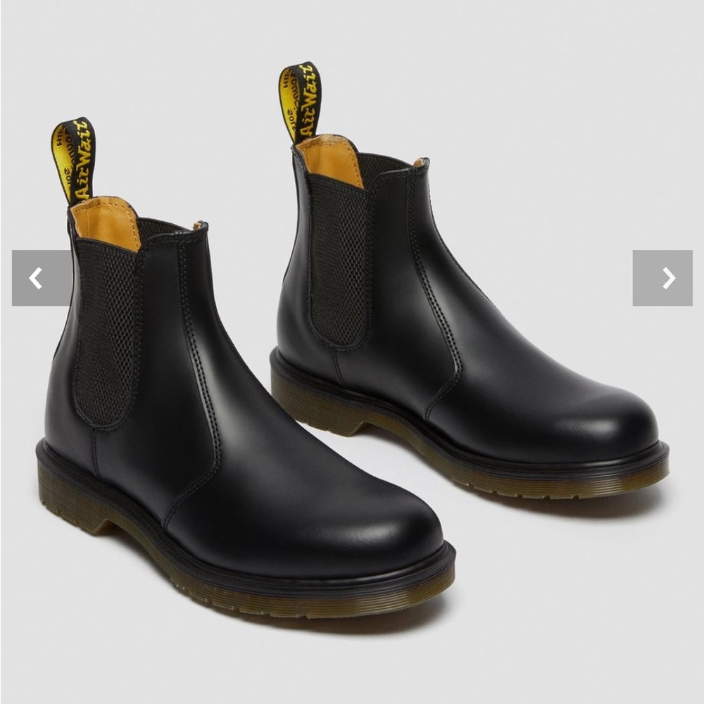 Dr. Martens 2976 Smooth Leather Black Chelsea Boot
